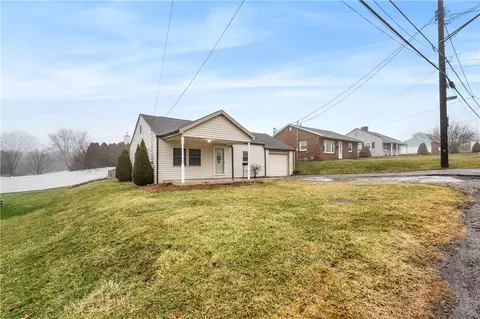 1040 Aetna Dr, Ellwood City, PA 16117
