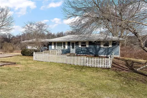 7981 W Market St, Mercer, PA 16137