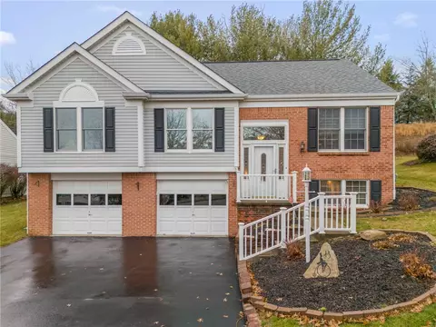 1045 Meadowbrook Dr, Canonsburg, PA 15317