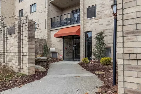 1400 Smokey Wood Dr #208, Pittsburgh, PA 15218