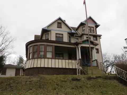 237 Front St, Vanderbilt, PA 15486