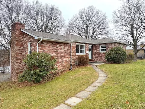 12180 Longview Dr, North Huntingdon, PA 15642