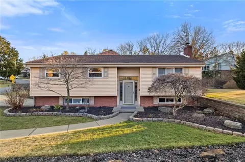 4 Greenlawn Dr, Pittsburgh, PA 15220