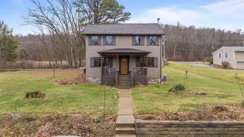 55 Old North Br, Oakdale, PA 15071