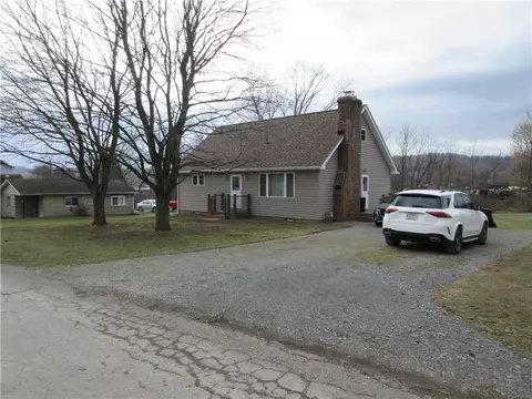 932 Marion Ave, Ellwood City, PA 16117