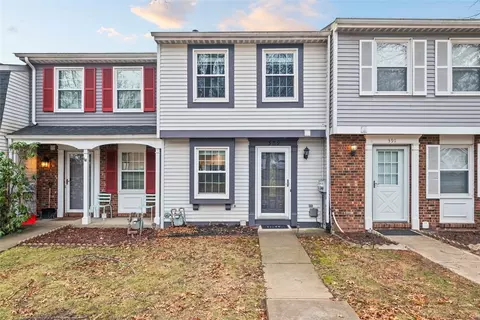 389 Redrome Cir, Bridgeville, PA 15017
