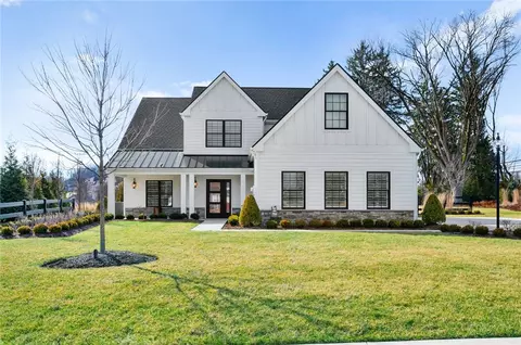 1002 Mitchell Dr, Mckees Rocks, PA 15136