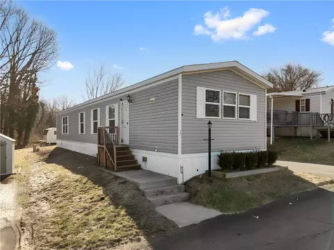 12 S East, Oakdale, PA 15071