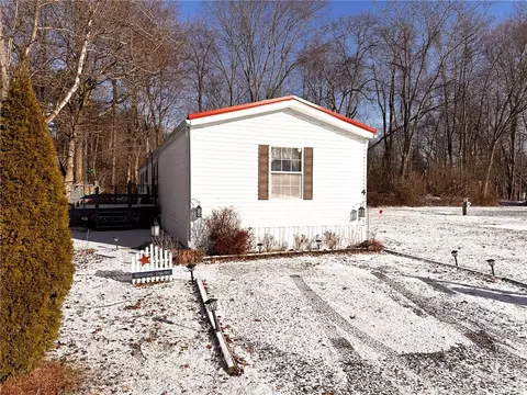 4 Elmbrook Estate Ii #4, Beaver Falls, PA 15010