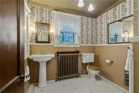 Bath - 435 Mitchell Ave, Clairton, PA 15025 photo 3 of 4