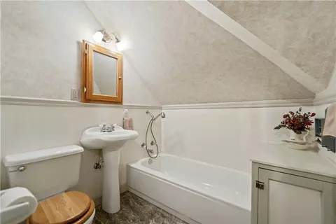 Bath - 435 Mitchell Ave, Clairton, PA 15025 photo 4 of 4