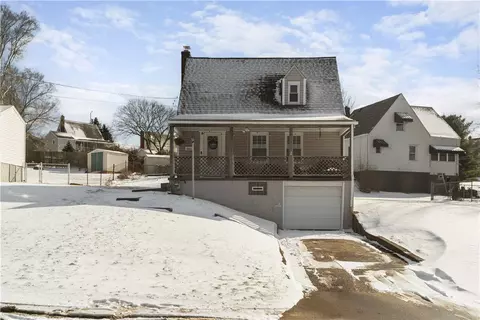 904 Valleyview Dr, Dravosburg, PA 15034