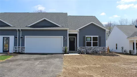 366 Gleneagles Dr, Butler, PA 16001
