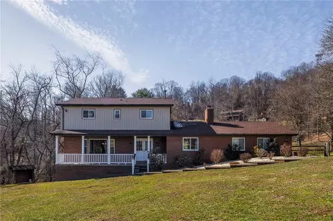 1002 Raintree Dr, Apollo, PA 15613