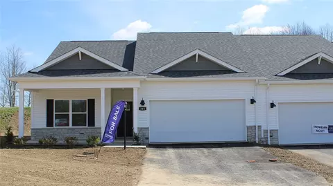 364 Gleneagles Dr, Butler, PA 16001