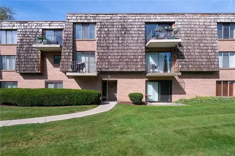 1225 Forest Green Dr, Coraopolis, PA 15108