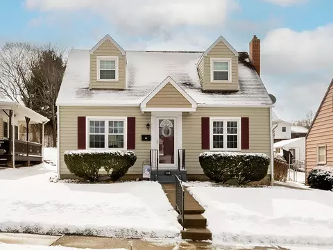 530 Oakwood St, Springdale, PA 15144