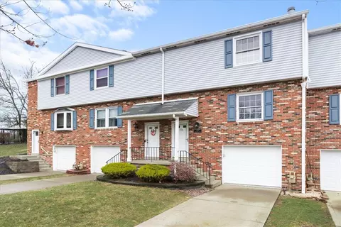 103 Parkridge Ln, Coraopolis, PA 15108