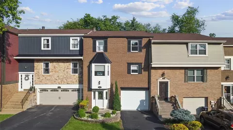 304 Canterbury Dr, Coraopolis, PA 15108