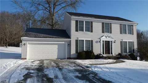 107 Macrae Dr, Grove City, PA 16127