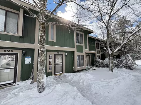 504 Kooser Cir, Hidden Valley, PA 15502