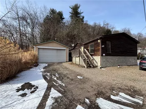 411 Days Run Rd, Creighton, PA 15030