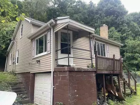 4 Lewis Dr, Aliquippa, PA 15001