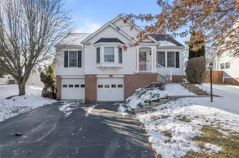 122 Trotwood Dr, Canonsburg, PA 15317