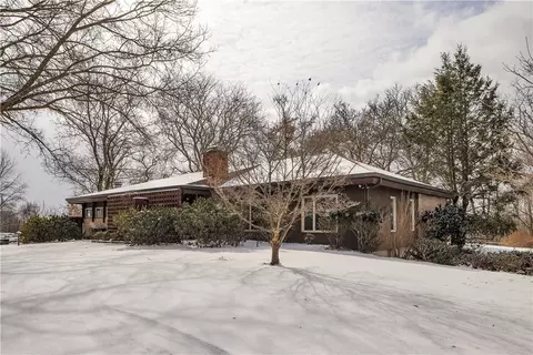 4526 Evergreen Dr, Jeannette, PA 15644