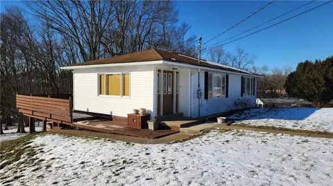 144 Byerly Dr, Jeannette, PA 15644