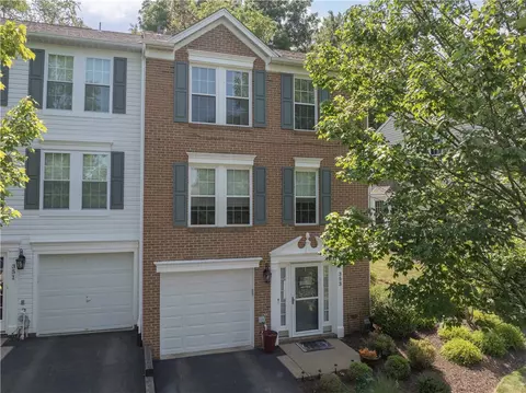 353 Murrays Ln, Pittsburgh, PA 15234