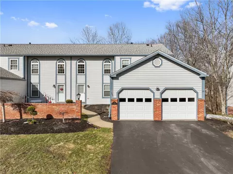 1148 Valleyview Dr, Lawrence, PA 15055