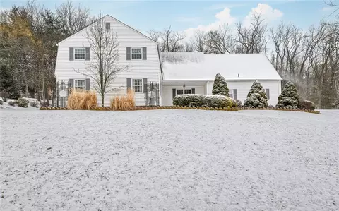 2791 Mcclintock Rd, White Oak, PA 15131