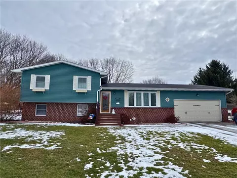 12 Aylesworth Way, Grove City, PA 16127