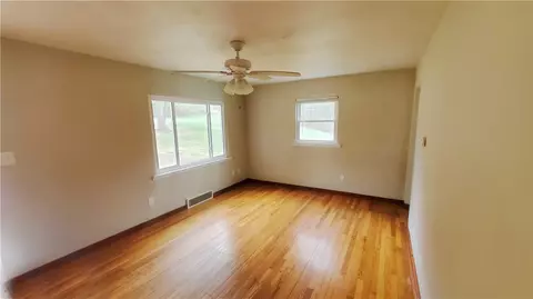 Living - 125 Michael Rd, Cheswick, PA 15024 photo 2 of 2
