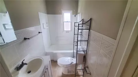 Bath - 125 Michael Rd, Cheswick, PA 15024 photo 1 of 1