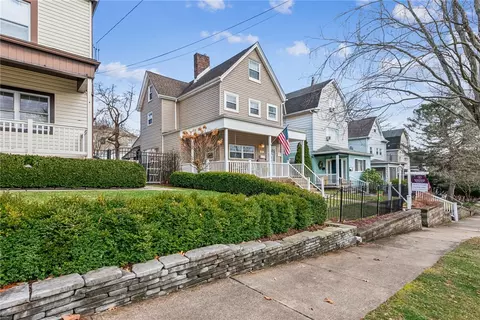 214 7th St, Oakmont, PA 15139