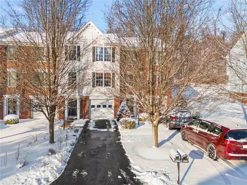 1041 Bayberry Dr, Canonsburg, PA 15317