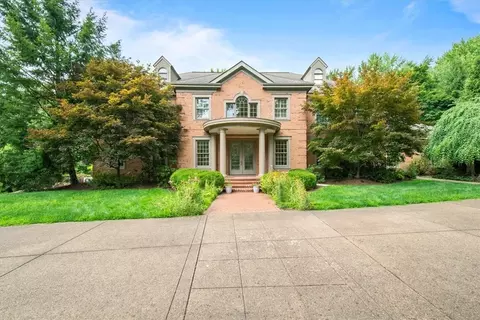 502 W Manor Dr, Pittsburgh, PA 15238