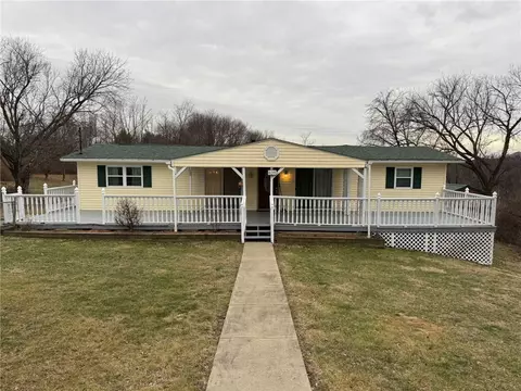 525 Mckee Rd, Washington, PA 15301