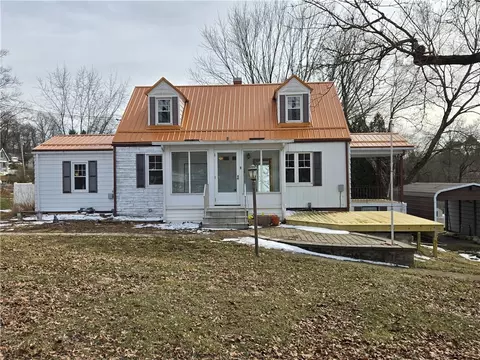 218 Central Dr, Valencia, PA 16059