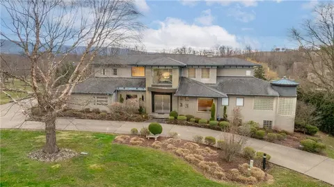 350 N Saratoga Dr, Uniontown, PA 15401