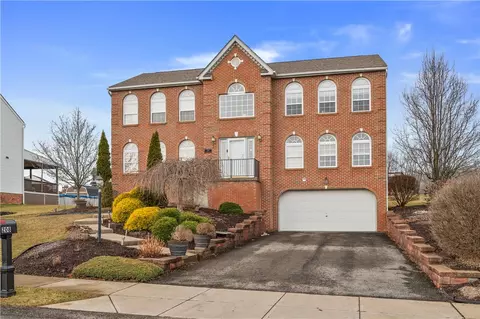 208 Commodore Dr, Mcdonald, PA 15057