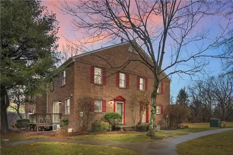 28 Bracken Pl, Pittsburgh, PA 15239