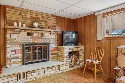 Living - 9 Dell Dr, Irwin, PA 15642 photo 5 of 5