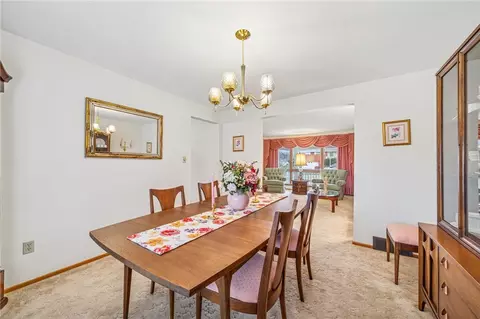 Dining - 9 Dell Dr, Irwin, PA 15642 photo 2 of 2