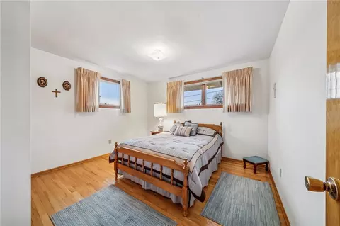 Bedroom - 9 Dell Dr, Irwin, PA 15642 photo 5 of 6