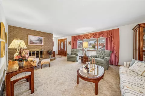 Living - 9 Dell Dr, Irwin, PA 15642 photo 1 of 5