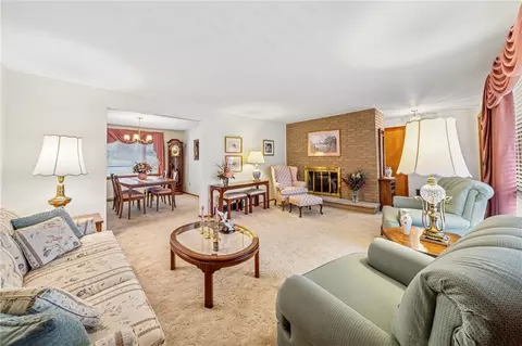 Living - 9 Dell Dr, Irwin, PA 15642 photo 3 of 5