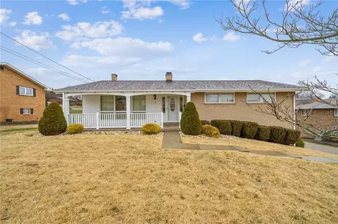 9 Dell Dr, Irwin, PA 15642